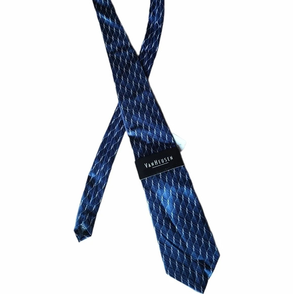 NWT, Van Heusen blue tie. - Picture 1 of 5